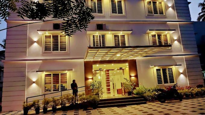 Phoenix Holidays Kochi Εξωτερικό φωτογραφία
