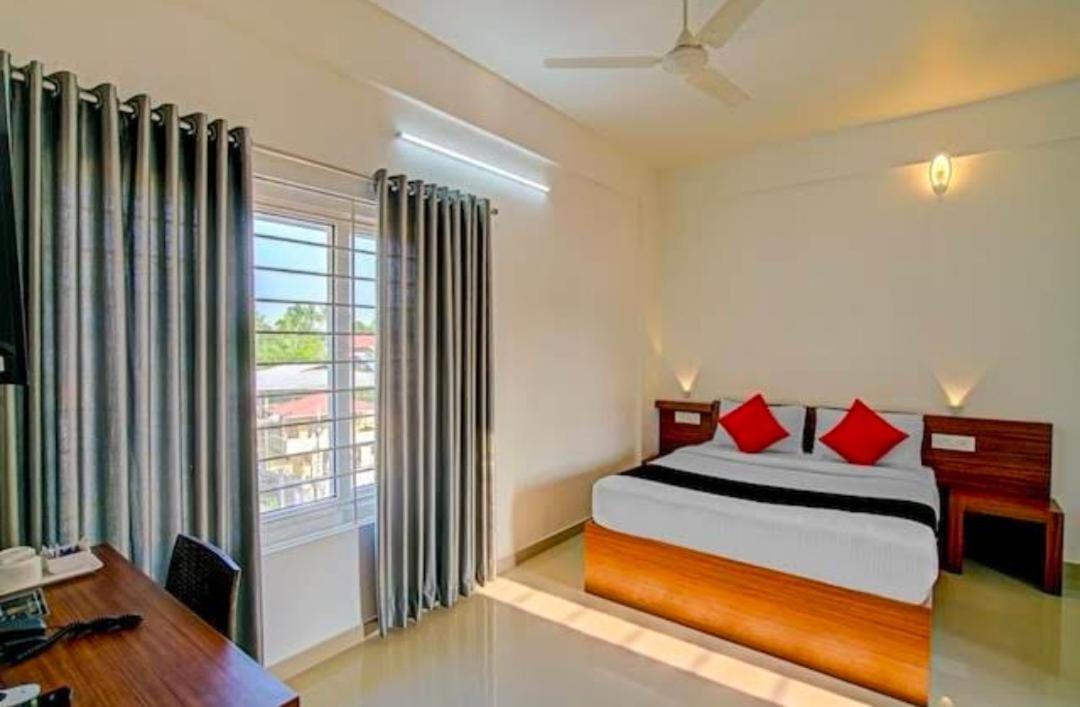 Phoenix Holidays Kochi Εξωτερικό φωτογραφία