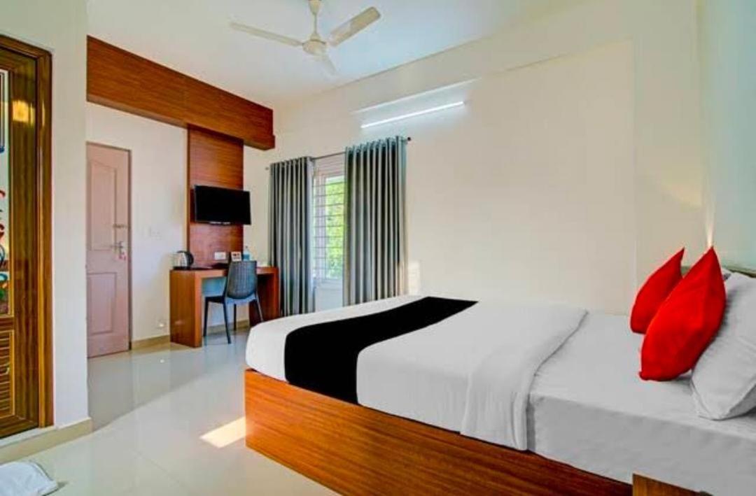 Phoenix Holidays Kochi Εξωτερικό φωτογραφία