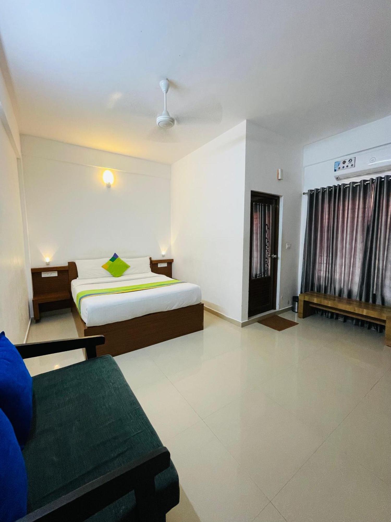 Phoenix Holidays Kochi Εξωτερικό φωτογραφία