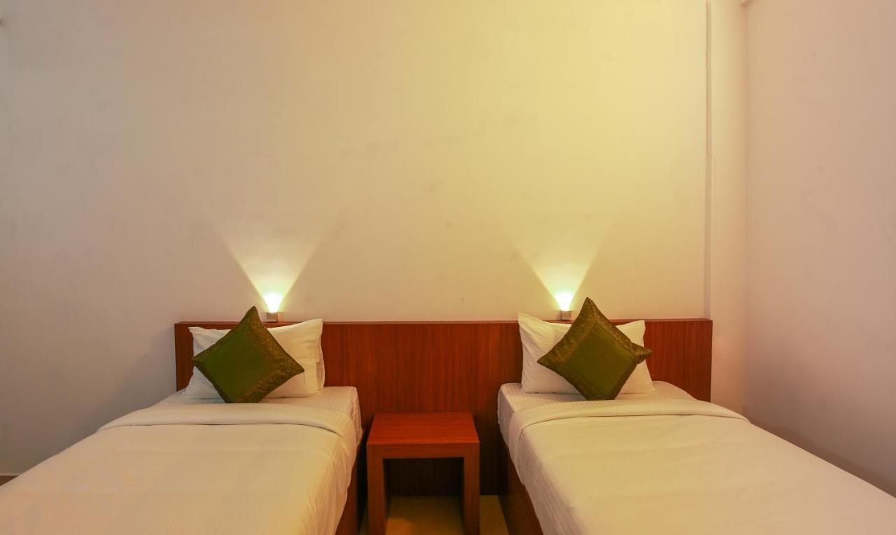 Phoenix Holidays Kochi Εξωτερικό φωτογραφία