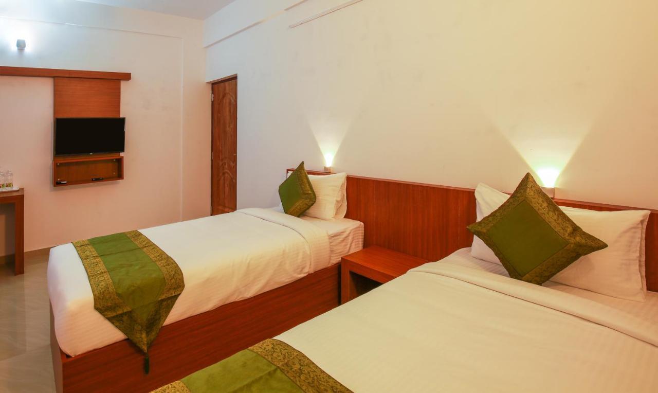 Phoenix Holidays Kochi Εξωτερικό φωτογραφία