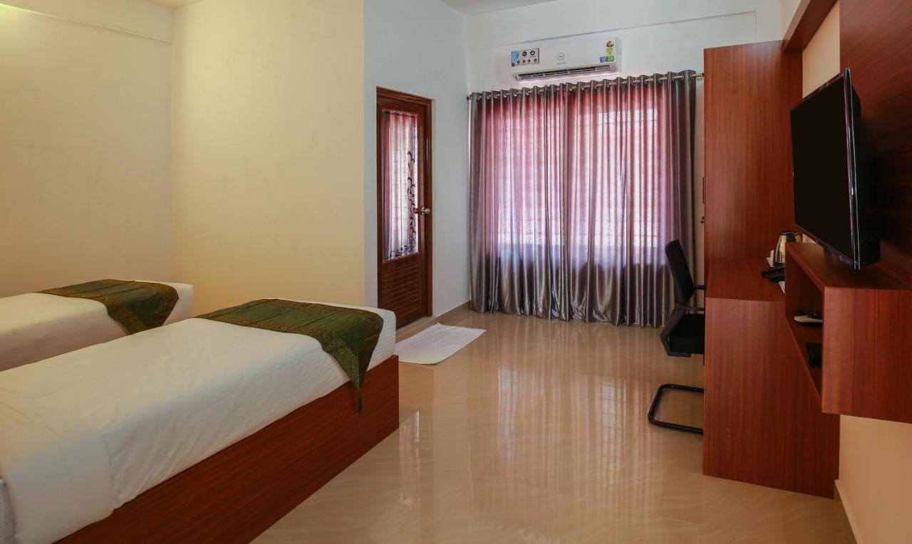Phoenix Holidays Kochi Εξωτερικό φωτογραφία