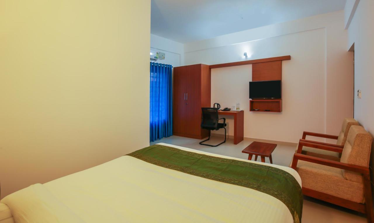 Phoenix Holidays Kochi Εξωτερικό φωτογραφία
