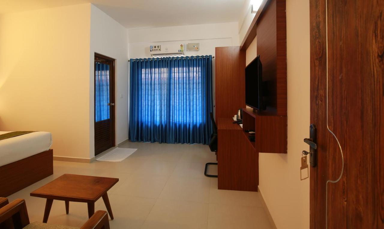 Phoenix Holidays Kochi Εξωτερικό φωτογραφία