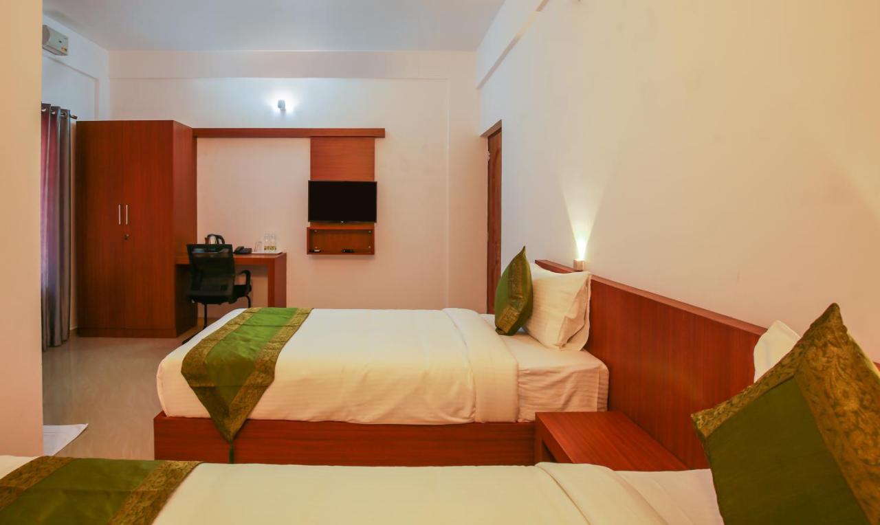 Phoenix Holidays Kochi Εξωτερικό φωτογραφία